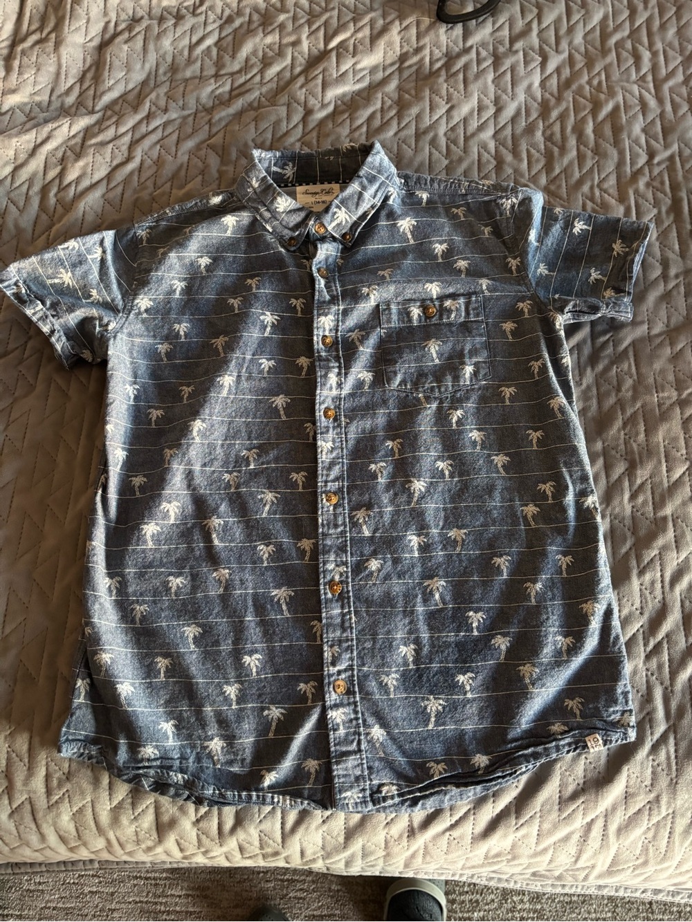 Boys size 14-16 Sovereign Code Blue Palm-Print Short-Sleeve Button-Down Shirt
